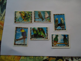 UMM AL QIWAIN USED   SET  OF 6 STAMPS     BIRD BIRDS  PARROTS - Perroquets & Tropicaux