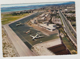 NICE - L'AEROPORT DE NICE-COTE D'AZUR - VUE PRISE DE CAGNES ET ANTIBES - Aeronautica – Aeroporto