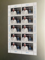 2023 Vaticano Foglio Foglietto Da 10 Francobolli In Ricordo Del Papa Emerito Benedetto XVI - Neufs