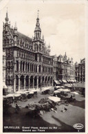 BELGIQUE - Bruxelles - Grand' Place, Maison Du Roi - Marché Aux Fleurs - Carte Postale Ancienne - Squares