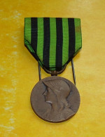 MEDAILLE :  COMMEMORATIVE DE LA GUERRE DE 1870-1871 , AUX DEFENSEURS DE LA PATRIE  , REPUBLIQUE FRANCAISE  , ETAT VOIR P - Frankrijk