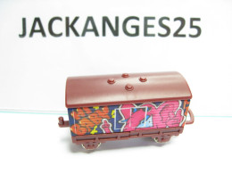 KINDER 4. 633879 TRAIN ALLEMAND TAG GRAFFITI 1999 SANS OHNE WITHOUT BPZ - Montables