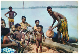 CPSM 10.5 X 15 Afrique En Couleurs L'école Du Rythme   Enfants Pirogue  Tam-tam - Non Classés