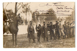 CPA 3362 - MILITARIA - Carte Photo Militaire - Un Groupe De Soldats - Revue Militaire - Présentation Au Fanion ..... - Characters