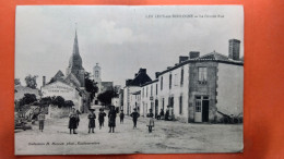 CPA (85)  Les Lucs Sur Boulogne. La Grande Rue.   Animation.   (AB.1038) - Les Lucs Sur Boulogne