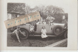 Que De Monde Posant Dans  Cette Magnifique Et Spacieuse Automobile Ancienne ( Carte Photo ) - Turismo