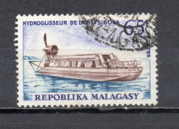 MADAGASCAR   N° 417  OBLITERE   COTE 0.80€   HYDROGLISSEUR BATEAUX - Madagascar (1960-...)