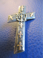 Broche Ancienne De Boutonnière/"Croix ND De Lourdes Couronnée"  & Fleurs De Lys"/Métal Bruni/Fin XIXéme  INS122 - Religion & Esotérisme