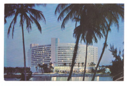 UNITED STATES // THE FABULOUS FONTAINEBLEAU HOTEL GRACES THE MIAMI BEACH SKYLINE - Miami Beach
