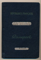 FRANCE - Passeport Délivré à Marseille (B. Du R.) - 195?/1958 - Fiscaux Type Daussy 1000F X 2 - Historical Documents
