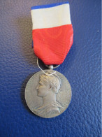 Médaille Du Travail/ République FR / Honneur Travail/attribuée/avec Ruban/ ROUSSEL/1930                MED452 - Frankreich