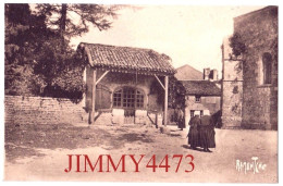 CPA - Etude à St-HILAIRE-des-LOGES - " La Vendée " -  N°13170 - Edit. RAMUNTCHO Raymond Bergevin - Saint Hilaire Des Loges