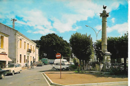 ST MICHEL EN L'HERM - ( 85 ) - Place De La Mairie    ( C. P. M. - Gd - Ft ) - Saint Michel En L'Herm