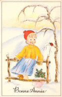 ENFANTS - Petite Fille Assise Sur Une Barriére - Neige - Coccinelle - Bonnet - Houx - Arbre - Carte Postale Ancienne - Sonstige & Ohne Zuordnung