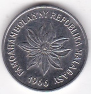 Madagascar 5 Francs 1966 Buffle / Fleur, En Acier Inoxydable, KM# 10 - Madagaskar