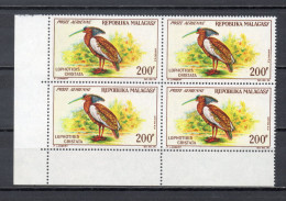 MADAGASCAR  PA  N° 91  BLOC DE QUATRE TIMBRES NEUF SANS CHARNIERE  COTE 40.00€    OISEAUX ANIMAUX - Madagascar (1960-...)