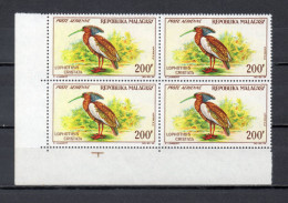 MADAGASCAR  PA  N° 91  BLOC DE QUATRE TIMBRES NEUF SANS CHARNIERE  COTE 40.00€    OISEAUX ANIMAUX - Madagascar (1960-...)