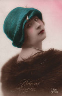 Fantaisie - Femme Avec Un Chapeau Mou Bleu Et Col Fourrure - Bonne Année - Carte Postale Ancienne - Frauen