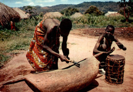 J2205 - L'AFRIQUE En Couleurs - TAM TAM - Non Classés