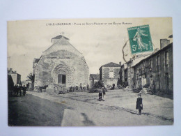 L 50  L'ISLE-JOURDAIN  (Vienne)  :  Place De SAINT-PAIXENT  Et Son Eglise Romane   XXX - L'Isle Jourdain