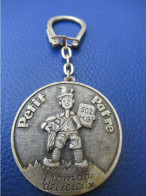 Porte-Clés Ancien/Fromage/ Petit Pâtre/ Fromage Délicieux/Métal /Vers 1960-1970       POC551 - Key-rings