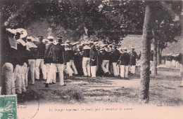 Toulon - Ullmo - La Troupe Repoussant La Foule  Qui A Envahit Le Carré   - CPA °J - Toulon