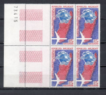 MADAGASCAR  PA  N° 94  BLOC DE QUATRE TIMBRES   NEUF SANS CHARNIERE  COTE 6.80€    UPU - Madagascar (1960-...)