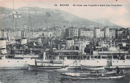 Toulon - On Isse Une Torpille A Bord D'un Torpilleur - CPA °J - Toulon