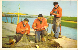 BELGIQUE - OSTENDE - Pêcheurs - Entretien Des Filets - Carte Postale Ancienne - Oostende