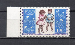 MADAGASCAR  PA  N° 99    NEUF SANS CHARNIERE  COTE 2.00€   NATIONS UNIES ENFANCE - Madagascar (1960-...)