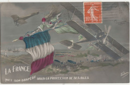 CPA-LA FRANCE **MET SON DRAPEAU SOUS LA PROTECTION DE SES AILES - "" GUERRE 1914/18 "" - Editeur : VICTOIRE Circulée - Guerra 1914-18