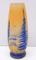 -JOLI ANCIEN VASE VERRE Moulé Peint Décor SAPINS BLEUS Signé AINA? COLLECTION   E - Vasi