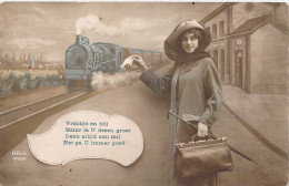 TRANSPORTS - Chemins De Fer - Trains - Femme - Carte Postale Ancienne - Treinen