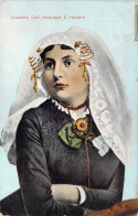 FEMMES - Une Femme En Tenue Folklorique - Carte Postale Ancienne - Vrouwen