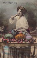 FETES & VOEUX - Femme Assise Devant Une Table Remplie D'oeufs - Joyeuses Paques - Carte Postale Ancienne - Saint-Nicolas