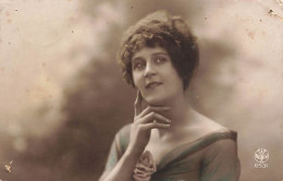 Belle Jeune Femme Pensive 1920 - Women