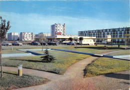 78-TRAPPES-VILLE NOUVELLE- CENTRE COMMERCIAL AU FOND IMMEUBLE G-PHILIPE - Trappes