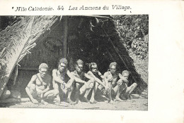 Nouvelle Calédonie - Les Anciens Du Village - Animé  - Carte Postale Ancienne - Nuova Caledonia