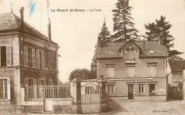 LE MESNIL ST DENIS - L'a Poste - Le Mesnil Saint Denis