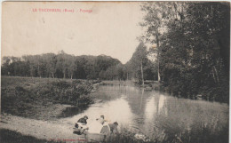 Eure : LE  VAUDREUIL : Paysage - Le Vaudreuil