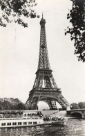 - 75 - PARIS. - La Tour Eiffel Et Le Bateau-Mouche Parisien - Carte Photo - - Tour Eiffel