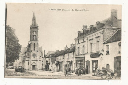 JC, Cp, 86, PLEUMARTIN, La Place Et L'église, Vierge - Pleumartin