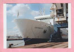 PHOTOGRAPHIE - PORT DE DUNKERQUE - BRITTANY FERRIES   " COUTANCES  " (1) FERRY BOAT / PAQUEBOT - Barcos