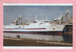 PHOTOGRAPHIE - PORT DE DUNKERQUE - BRITTANY FERRIES   " COUTANCES  " (3) FERRY BOAT / PAQUEBOT - Barcos