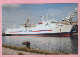 PHOTOGRAPHIE - PORT DE DUNKERQUE - BRITTANY FERRIES   " COUTANCES  " (8) FERRY BOAT / PAQUEBOT - Boten