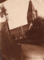 Saint Riquier Es Plains - Photo Ancienne Sur Carte Photo - Route Et L'église - Autres & Non Classés