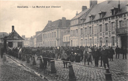 80-DOULLENS- LE MARCHE AUX CHEVAUX - Doullens