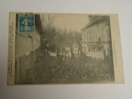 AUBE-BAR SUR SEINE-LA DEFENSE VITICOLE DE L'AUBE-LES MANIFESTANTS DANS LA COUR DE LA SOUS PREFECTURE - Bar-sur-Seine