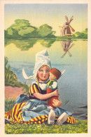 ENFANT - Portrait - Enfant - Petite Fille Et Sa Poupée Folklorique - Carte Postale Ancienne - Ritratti