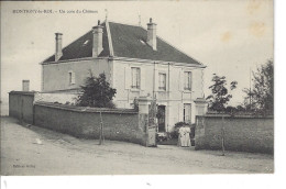 52 - MONTIGNY LE ROI - T.Belle Vue Animée D'un Coin Du Château - Montigny Le Roi